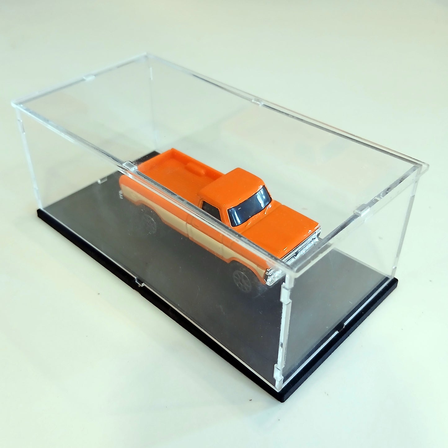 Caja de Acrílico auto 1:64