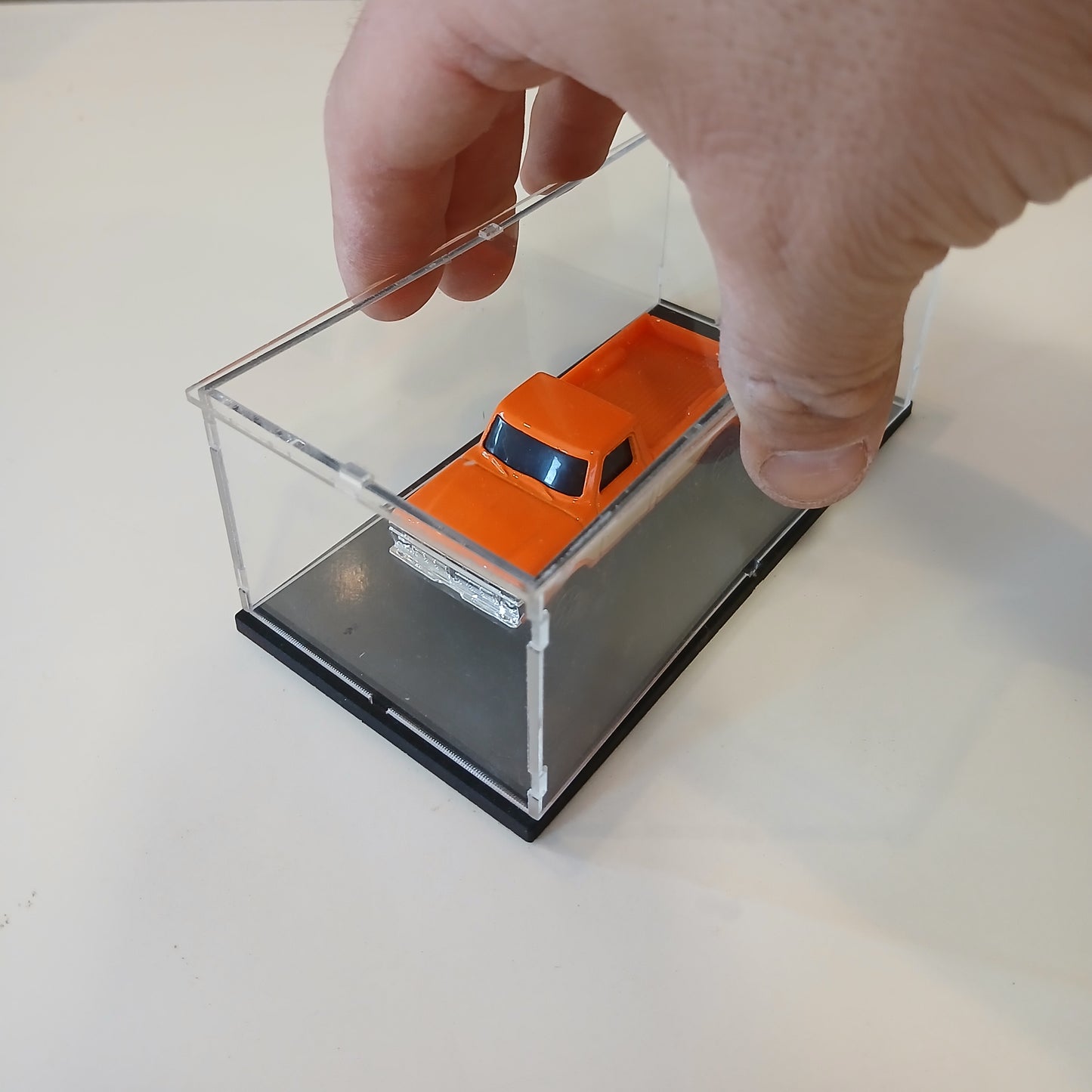 Caja de Acrílico auto 1:64