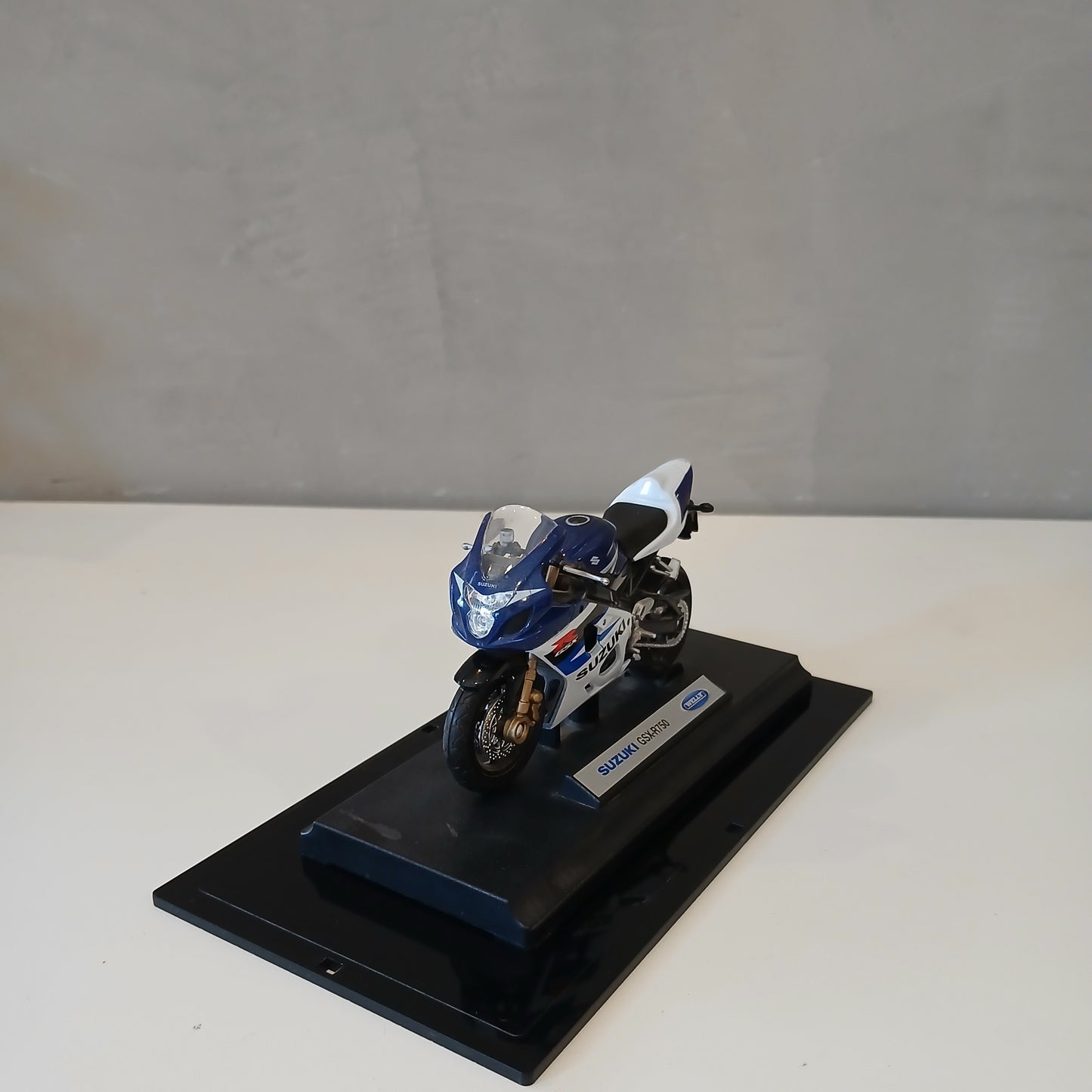 Caja de Acrílico- Auto 1:43 / Moto 1:18